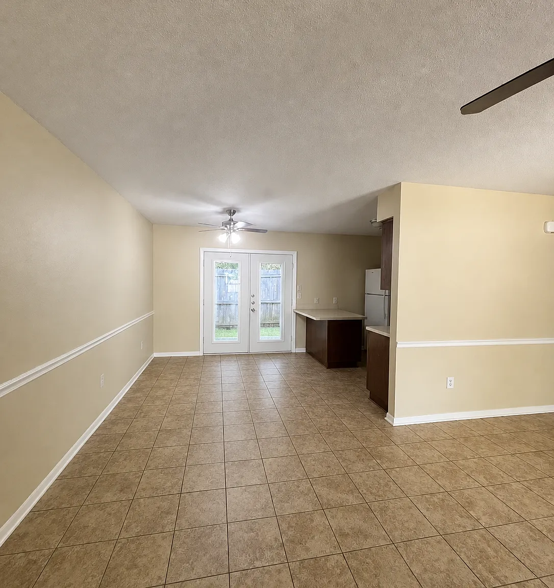 602 E South St — Photo 3