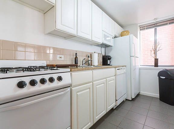 2nd image of 165 Eldridge St APT 4A