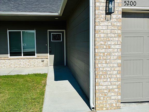 3rd image of 5200-5202 N Honeylocust Cir #5200