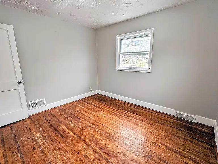 3421 Martin Ave — Photo 6