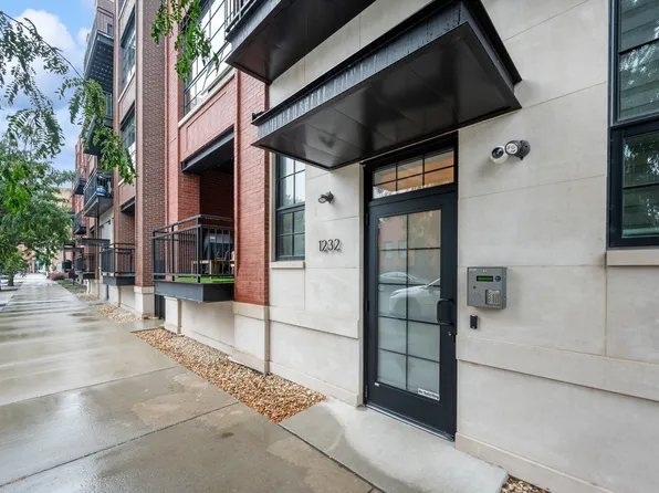 1232 N Bosworth Ave #201, Chicago, IL 60642