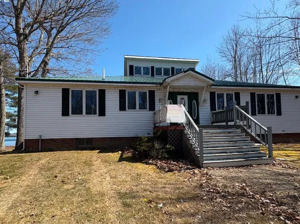 138 Oakwood Lane, Burnham, ME 04922