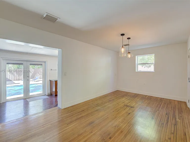 2441 Swanson Ave — Photo 10