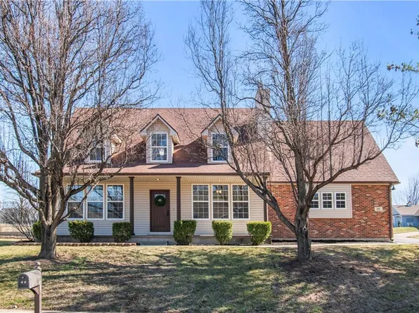 707 Tall Chief St, Buckner, MO 64016