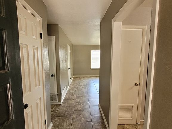 2nd image of 3311 W Shandon Ave