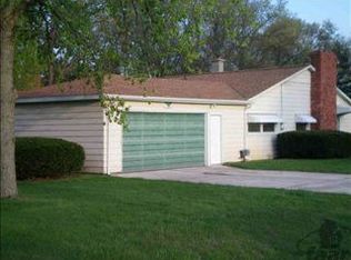 1124 Orchard Dr, Holly, MI 48442