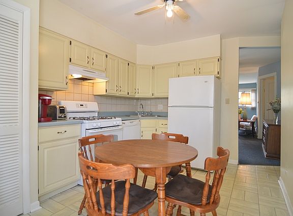 4th image of 5108 W Waveland Ave