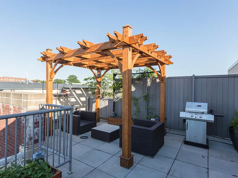 2328 Champlain St NW — Photo 36