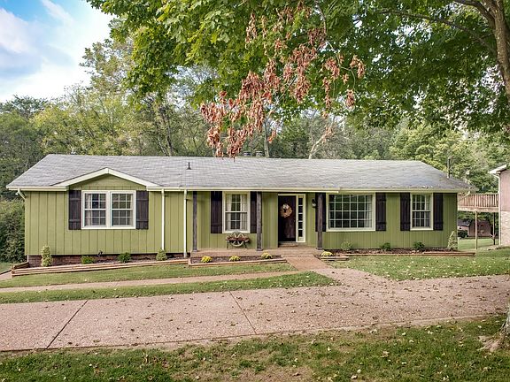 2nd image of 609 Oakwood Ter