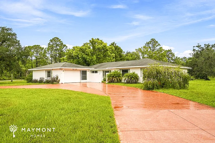 3 bed, 2.0 bath, 2297 sqft, $1,800 — Photo 1