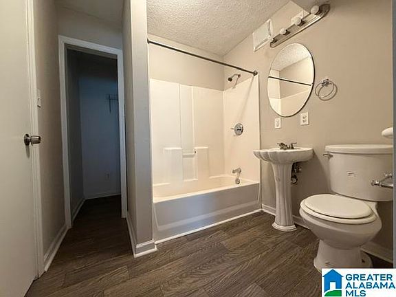 3rd image of 6100 Meadow Crest Cir