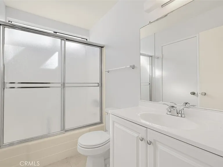 22127 Burbank Blvd #7 — Photo 9