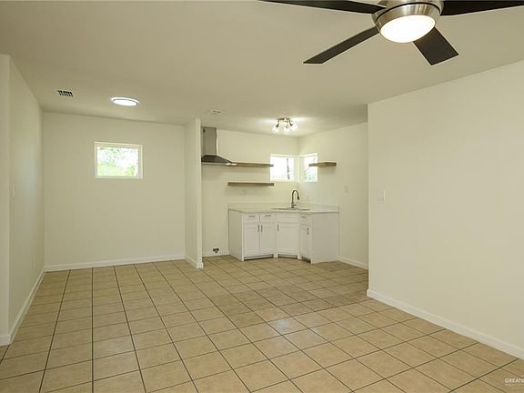 4th image of 1823 Warren St