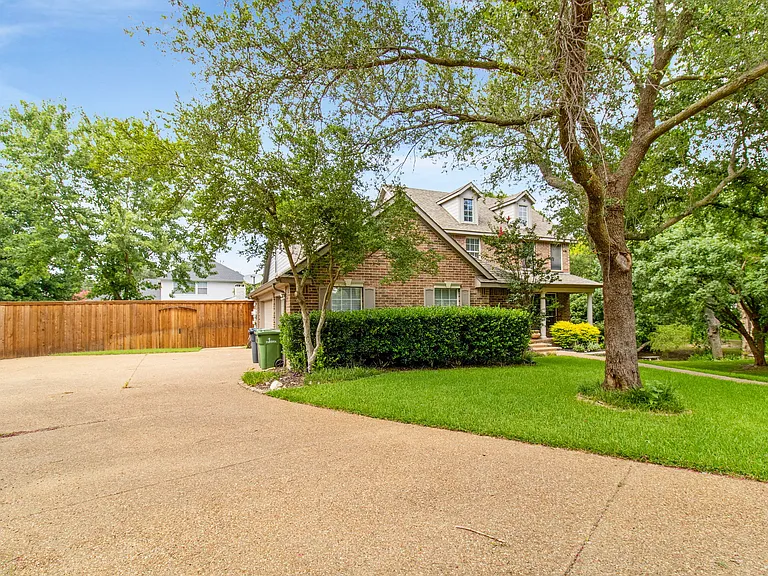 202 Stone Hollow Ct — Photo 5