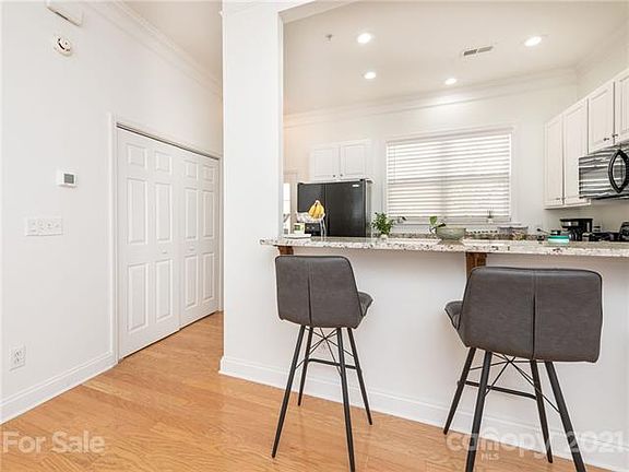 4th image of 1573 Pecan Ave