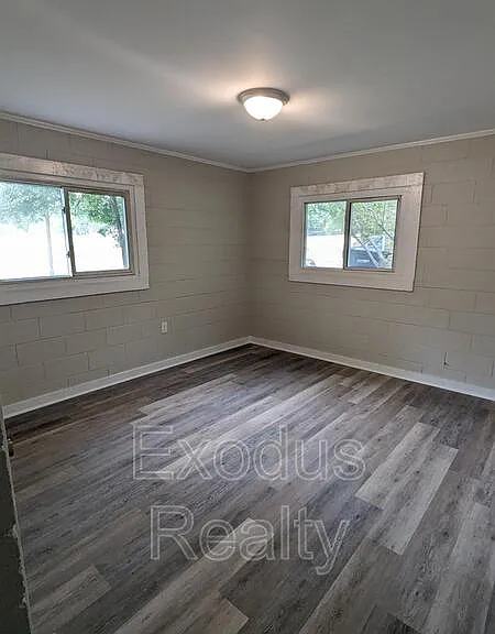 502 Maple Ave — Photo 2
