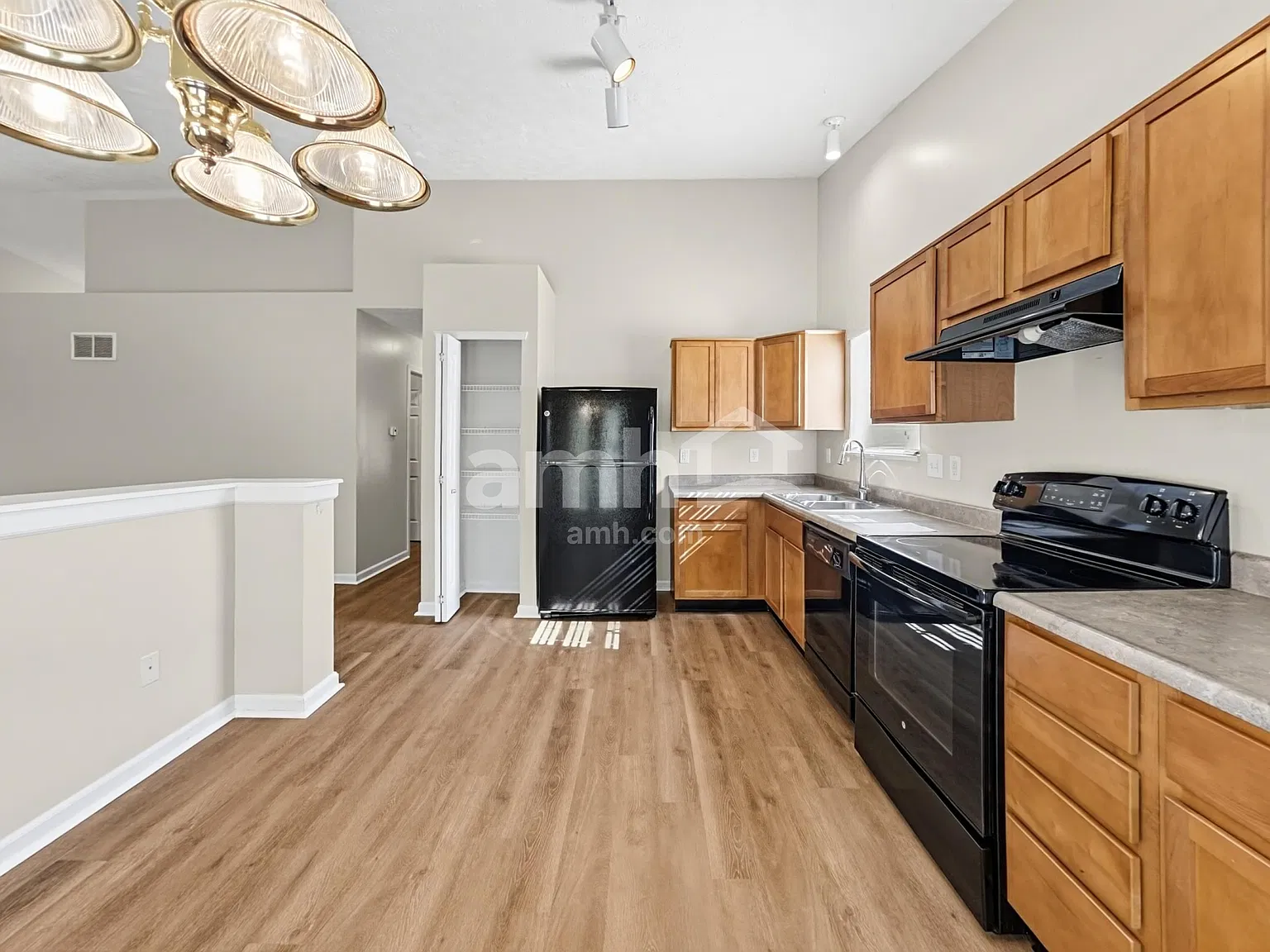 3 bed, 2.0 bath, 1698 sqft, $2,080 — Photo 4