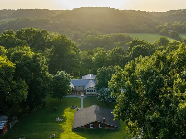 4118 Leipers Creek Rd, Williamsport, TN 38487