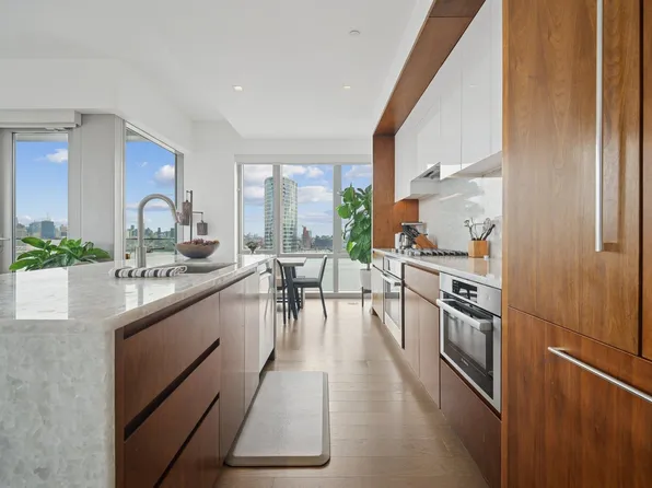 75 Park Lane South image 7 of 45