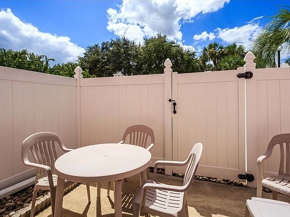 5th image of 4941 Walden Cir