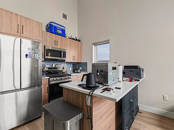 4th image of 212 70th St #404