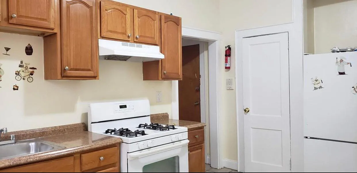 3 bed, $1,800 — Photo 3