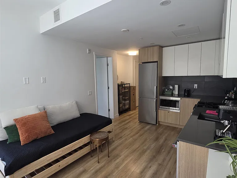 648 Lea Ave #302 — Photo 3