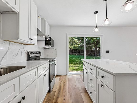 2nd image of 4504 Lyra Cir