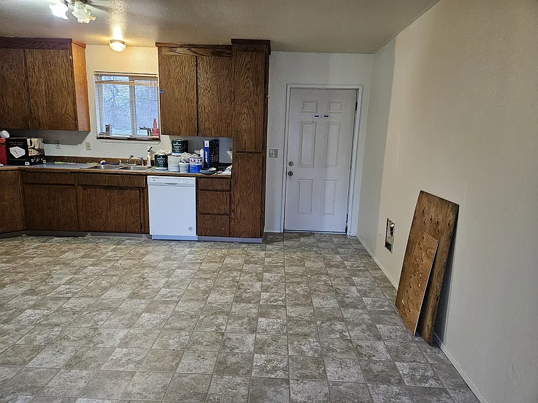 320 2nd St W — Photo 2