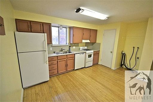 5th image of 1545 S Green St APT 4