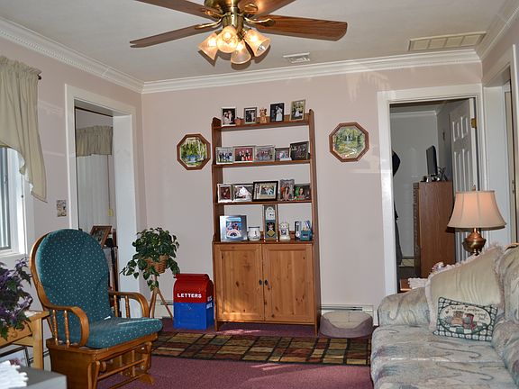 5th image of 24 Elmhurst Ave