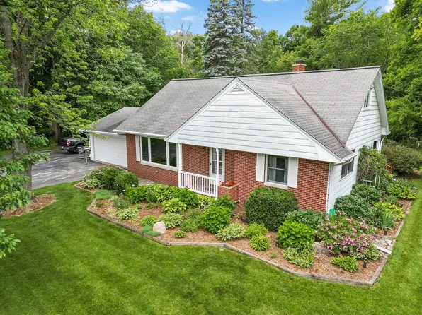 1570 E Adam Dr, De Pere, WI 54115