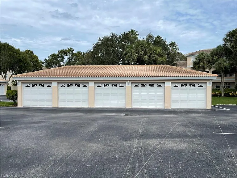 1070 Woodshire Ln #E204 — Photo 24
