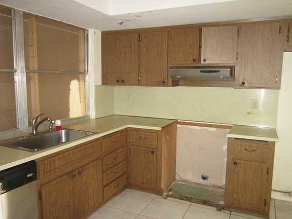 4th image of 3399 NW 21st St