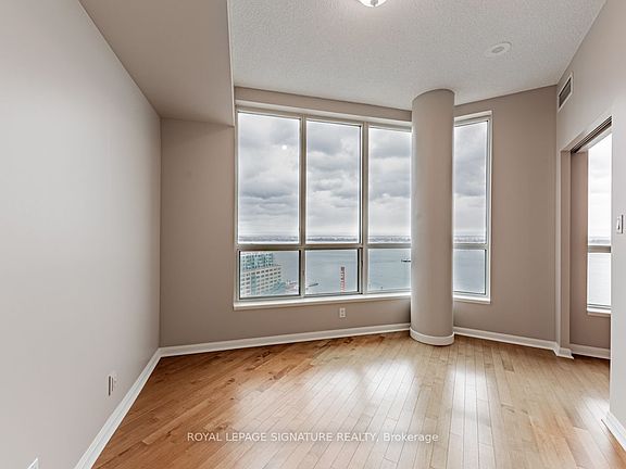 4th image of 228 Queens Quay #2506