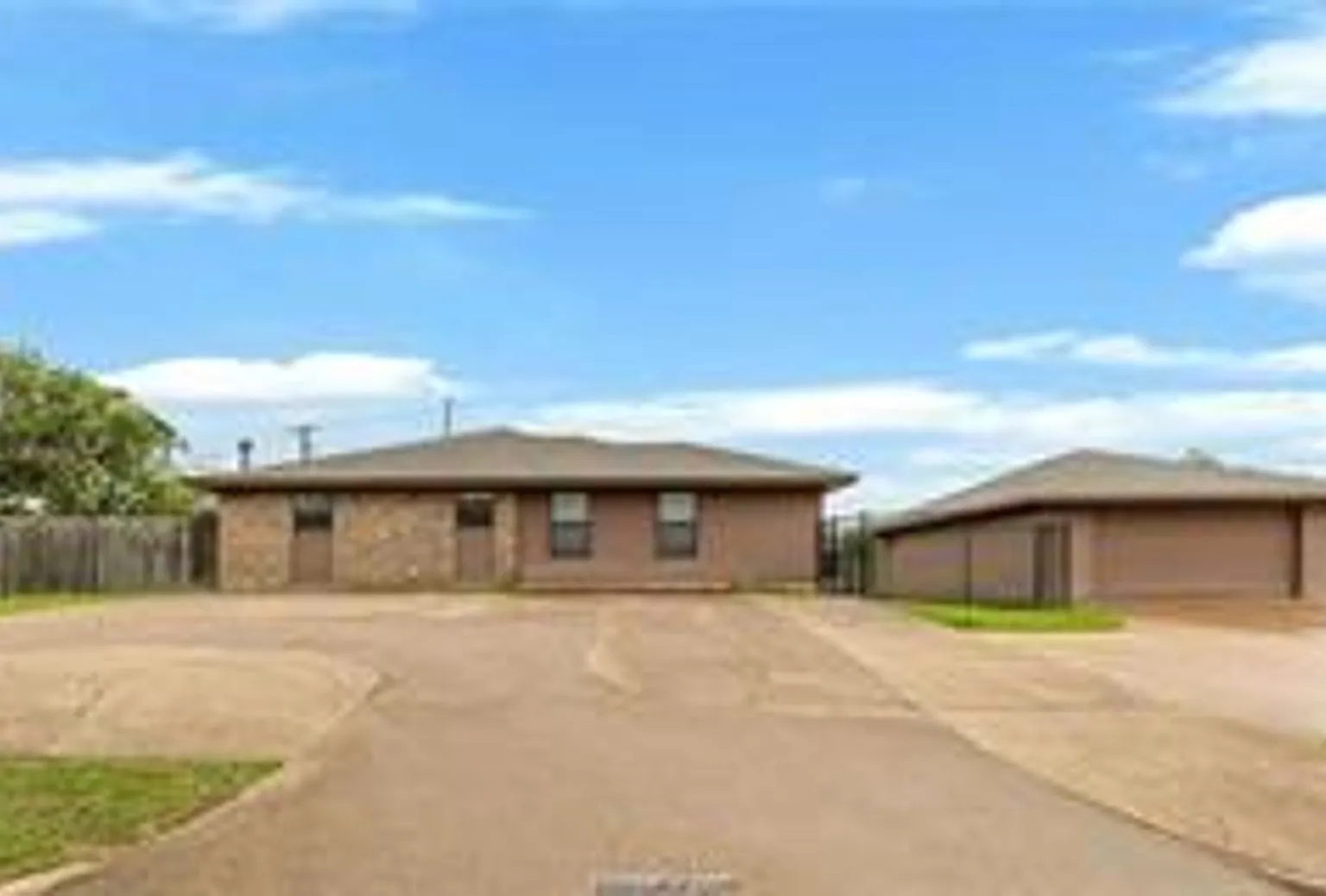Spacious 4 Bedroom! Close to campus! — Photo 1