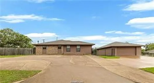 807 Holleman Dr Photo 1