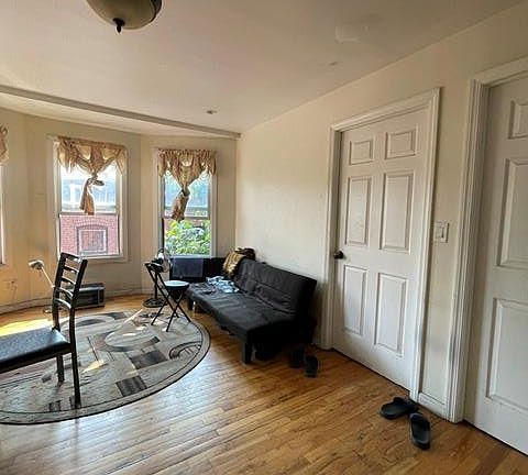 3rd image of 1897 Longfellow Avenue