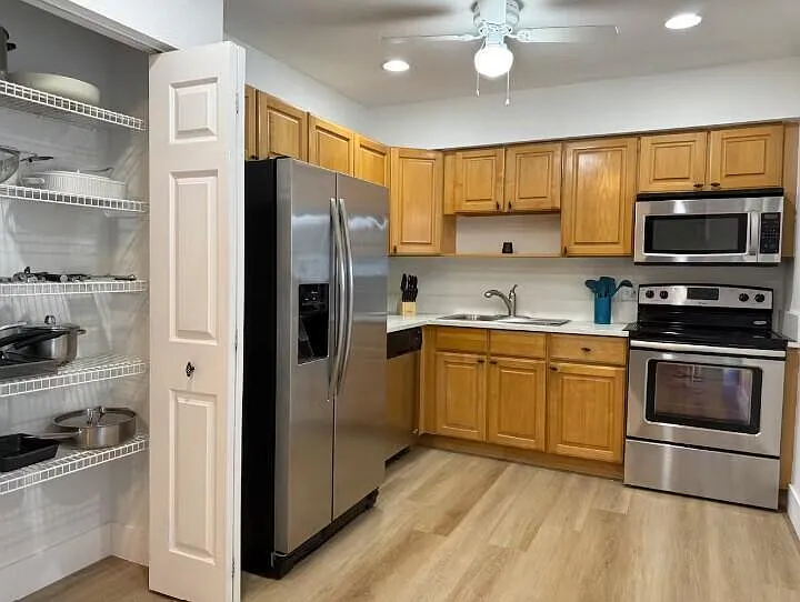 516 E Whitney Dr — Photo 6