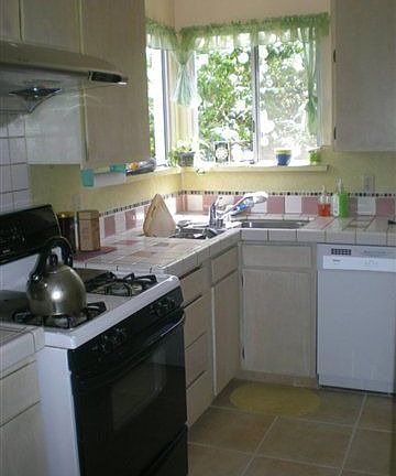 4th image of 3315 Lowell Ave