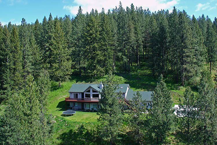 arial views of home and 10 acres