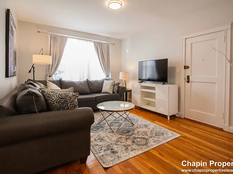 191 Kent St #4 — Photo 6