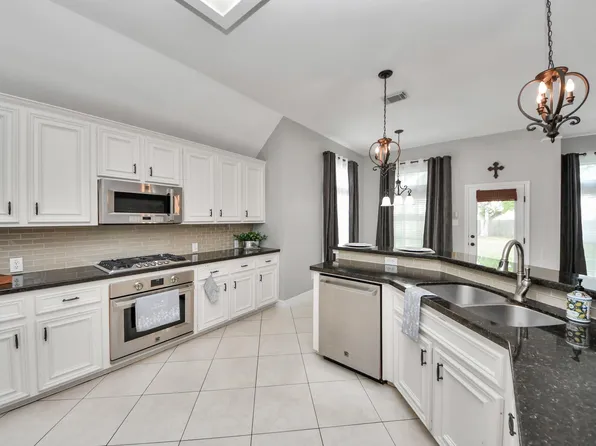 2802 Creek Bend Dr, Friendswood, TX 77546