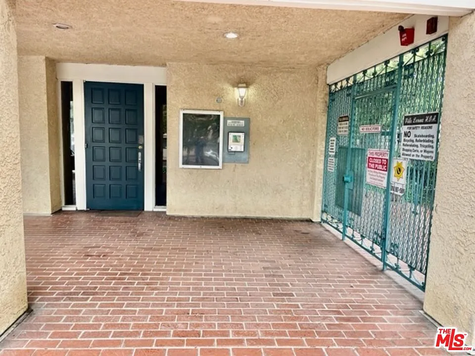 2 bed, 2.0 bath, 962 sqft, $2,350 — Photo 2