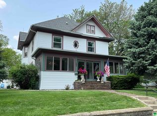102 Franklin St, Vermillion, SD 57069