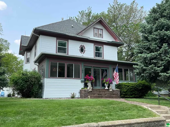 102 Franklin St, Vermillion, SD 57069