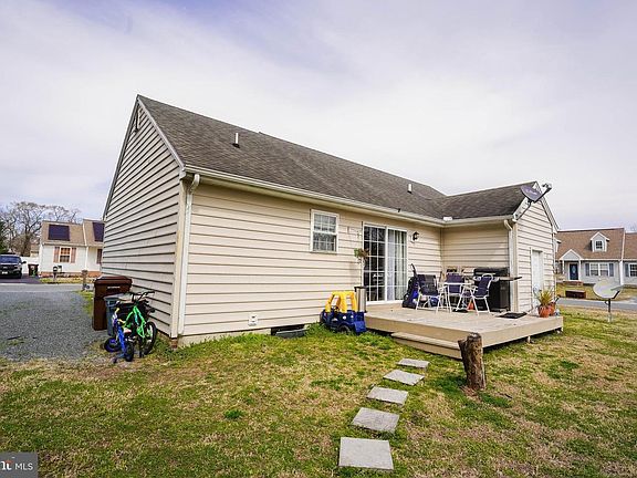 3rd image of 103 Redwing Dr