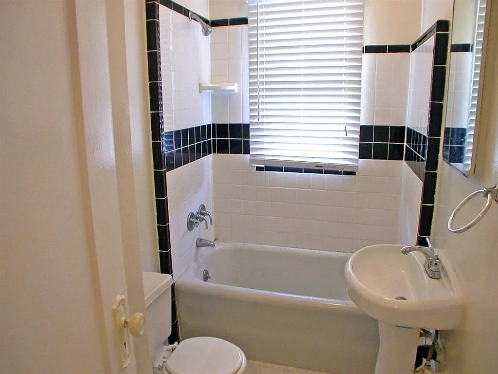 Chateau El Cerrito Apartments — Photo 4