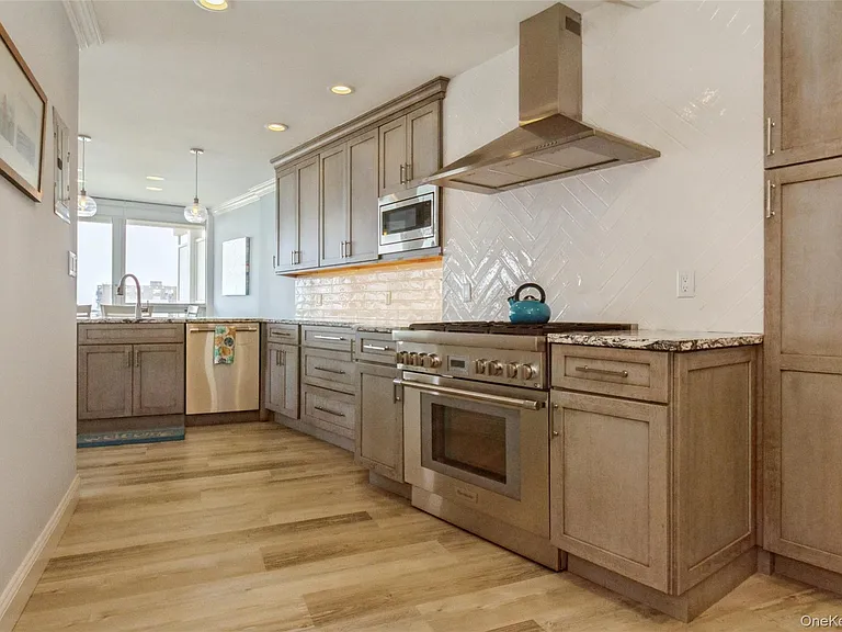 830 Shore Rd #4a & 4b — Photo 2