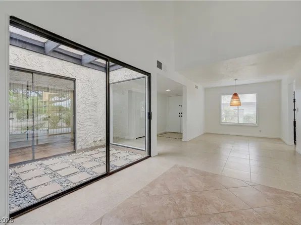 2695 San Lago Ct, Las Vegas, NV 89121